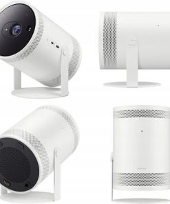 Samsung Freestyle 2 hordozható projektor – kompakt méretű, fehér színű készülék vetítés közben