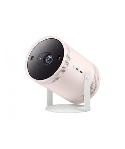 Samsung Freestyle 2 hordozható projektor – kompakt méretű, fehér színű készülék vetítés közben
