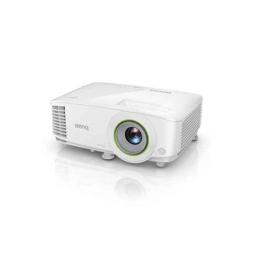BenQ EW600 üzleti projektor – fehér, kompakt vetítő beépített Wi-Fi és Android rendszerrel, tárgyalóban használva