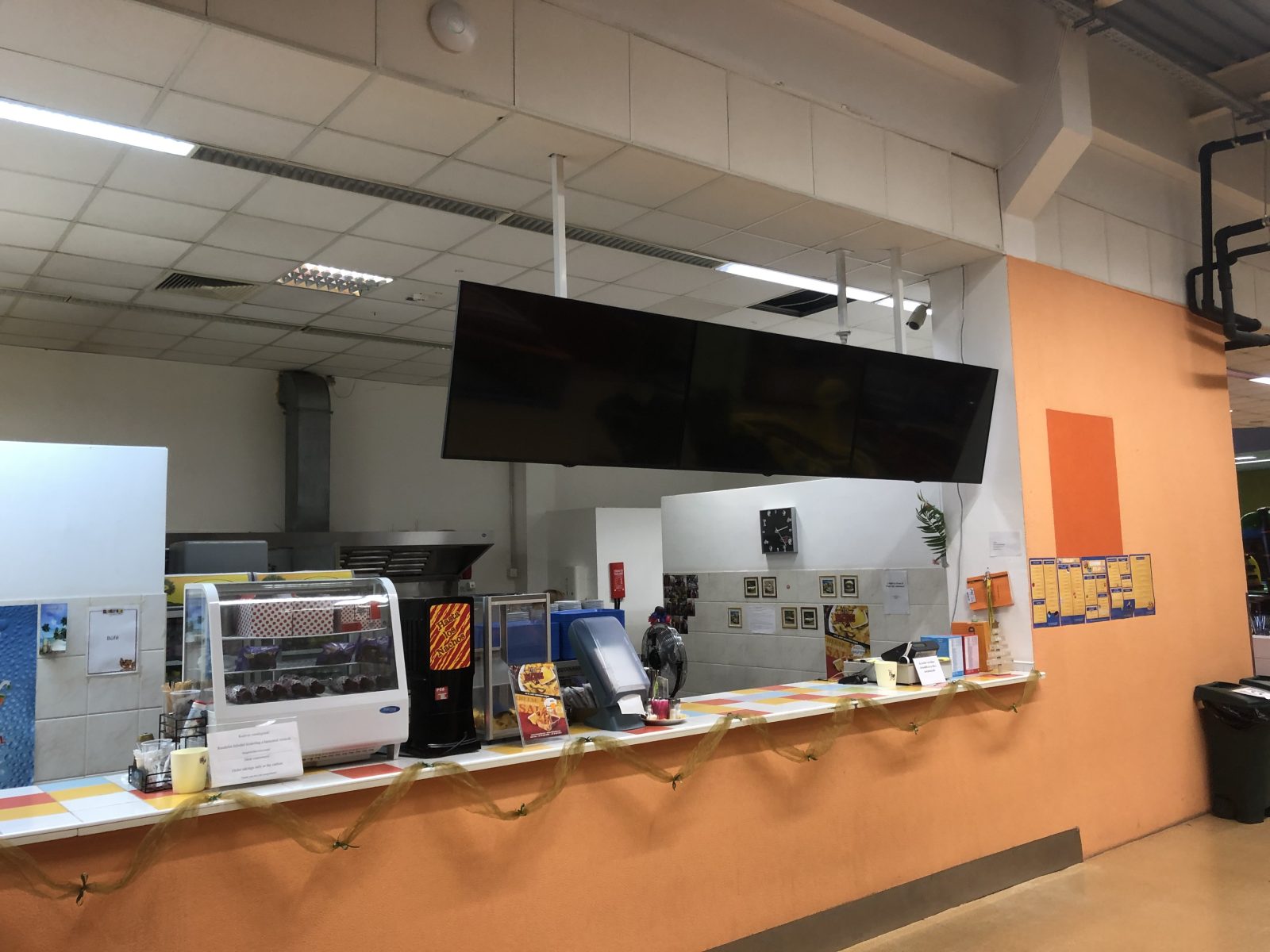 Akciók és információk megjelenítése LG signage kijelzőn a Cyberjump parkban